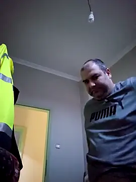 Andrew1900529 online show from 12/17/25, 06:19