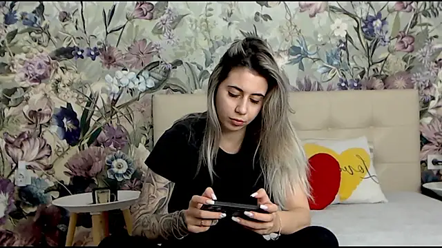 RoseDiamond06 online show from 02/11/25, 03:40