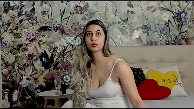 RoseDiamond06 online show from 02/12/25, 04:11