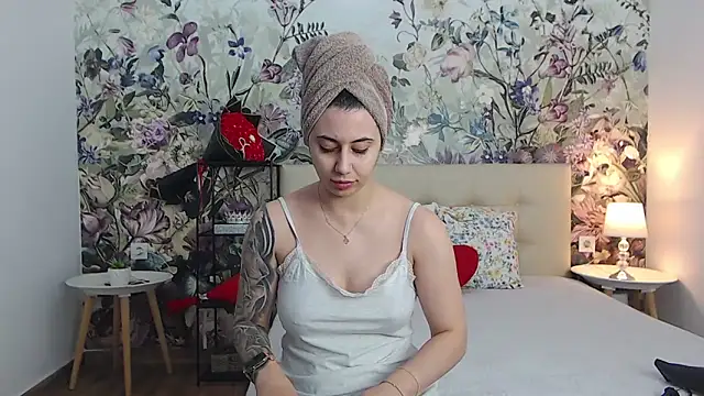 RoseDiamond06 online show from 05/20/26, 01:50