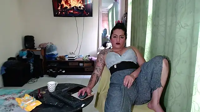 Sashaferrari2000 online show from 04/12/26, 06:02