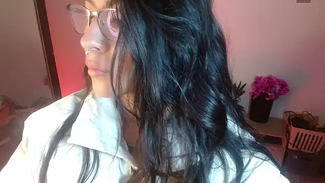 Snapshot of karlavittar chatting on 10/14/25, 02:18 karlavittar online show from 10/14/25, 02:18