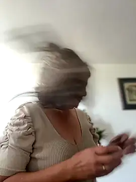 emma tour online show from 11/25/25, 03:45