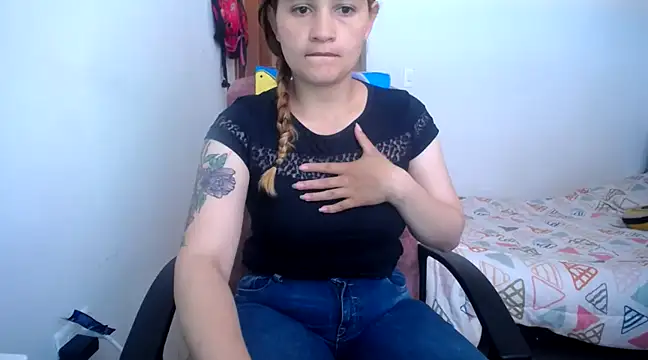 Snapshot of Mia_davis01 chatting on 01/21/25, 01:22 Mia davis01 online show from 01/21/25, 01:22