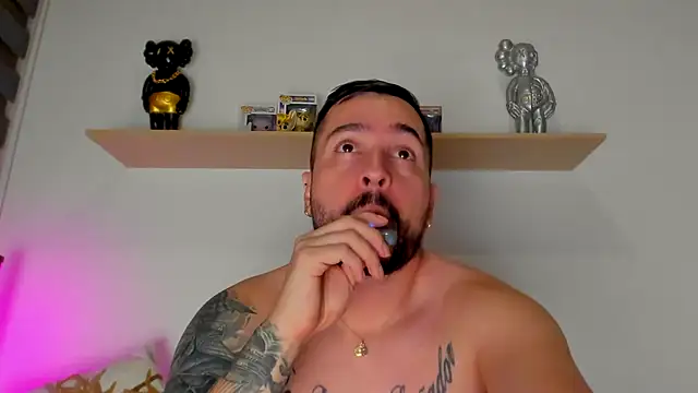 camilo restrepo21 online show from 10/17/25, 11:51