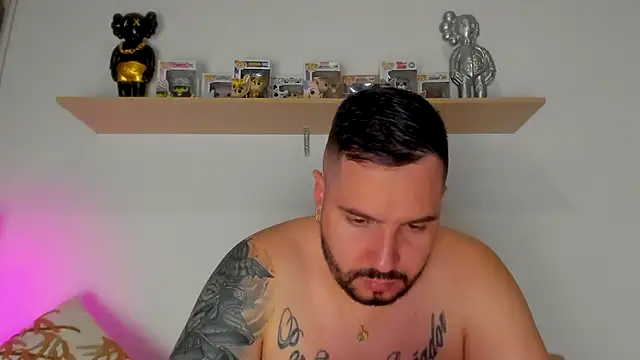 camilo restrepo21 online show from 10/25/25, 12:51