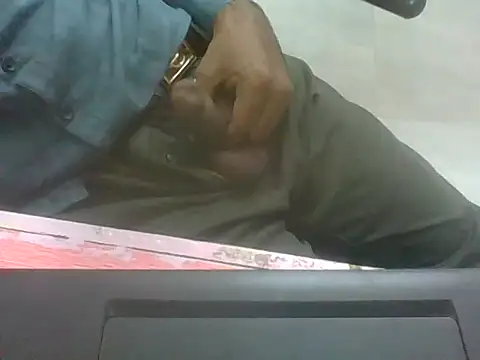 Snapshot of lltstr52 chatting on 04/04/26, 08:01 lltstr52 online show from 04/04/26, 08:01