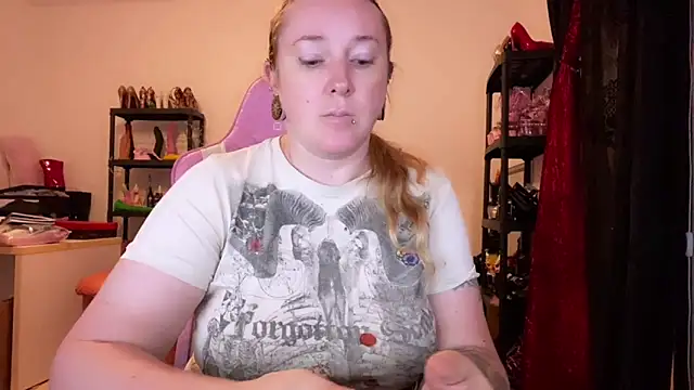 kisicaxx online show from 10/29/25, 05:58