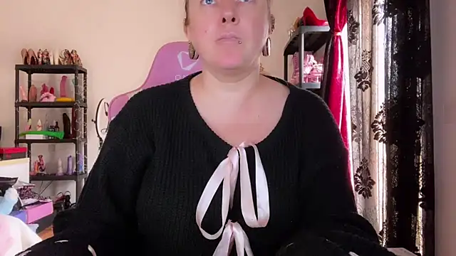 kisicaxx online show from 12/19/25, 11:39