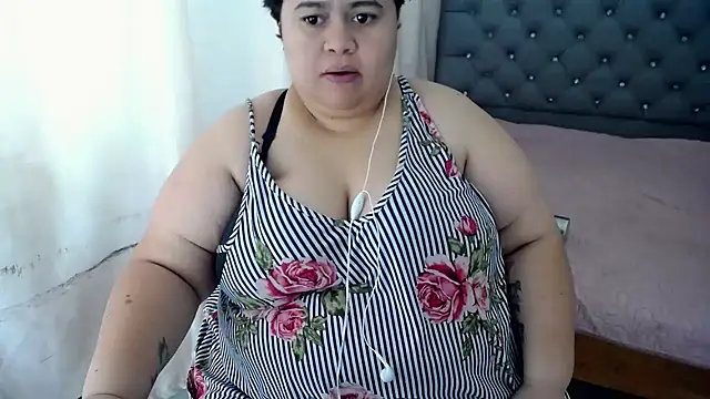 Snapshot of hotlesby4uxxx chatting on 12/04/24, 08:07 hotlesby4uxxx online show from 12/04/24, 08:07