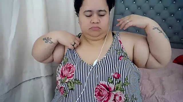 Snapshot of hotlesby4uxxx chatting on 12/05/24, 11:07 hotlesby4uxxx online show from 12/05/24, 11:07