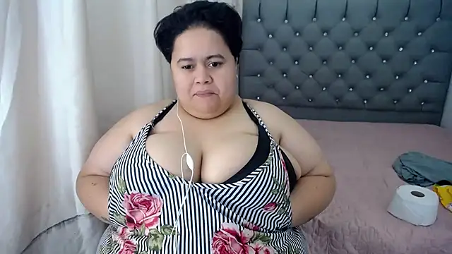 Snapshot of hotlesby4uxxx chatting on 12/11/24, 11:00 hotlesby4uxxx online show from 12/11/24, 11:00