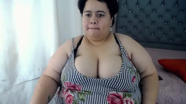 Snapshot of hotlesby4uxxx chatting on 12/13/24, 07:53 hotlesby4uxxx online show from 12/13/24, 07:53