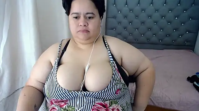 Snapshot of hotlesby4uxxx chatting on 12/14/24, 11:01 hotlesby4uxxx online show from 12/14/24, 11:01