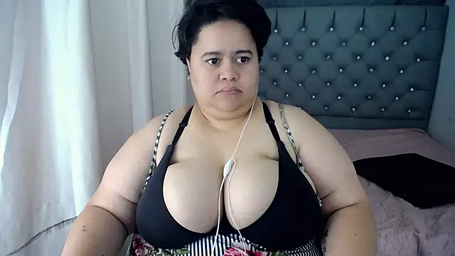 Snapshot of hotlesby4uxxx chatting on 12/16/24, 05:00 hotlesby4uxxx online show from 12/16/24, 05:00