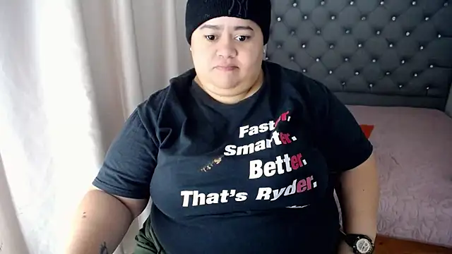 Snapshot of hotlesby4uxxx chatting on 12/19/24, 12:01 hotlesby4uxxx online show from 12/19/24, 12:01