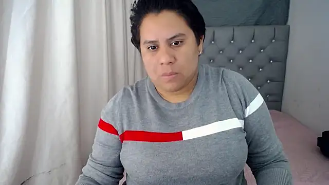 Snapshot of hotlesby4uxxx chatting on 12/26/24, 01:32 hotlesby4uxxx online show from 12/26/24, 01:32