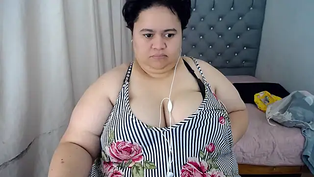 Snapshot of hotlesby4uxxx chatting on 12/27/24, 04:54 hotlesby4uxxx online show from 12/27/24, 04:54