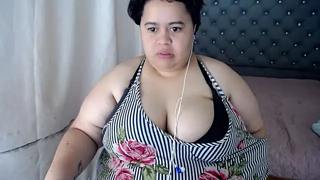 Snapshot of hotlesby4uxxx chatting on 12/28/24, 04:52 hotlesby4uxxx online show from 12/28/24, 04:52