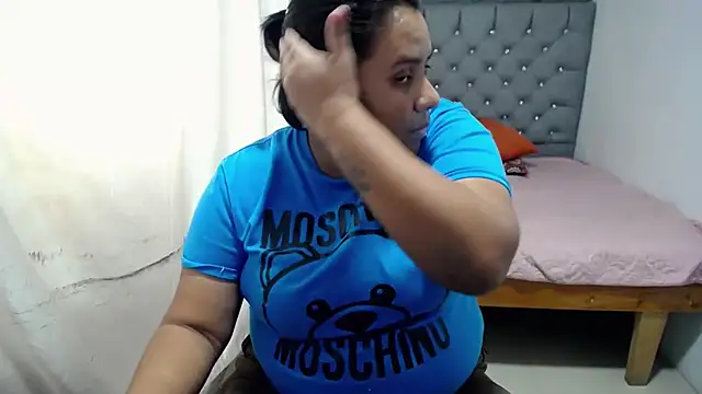 Snapshot of hotlesby4uxxx chatting on 01/09/25, 08:11 hotlesby4uxxx online show from 01/09/25, 08:11