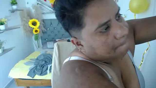 Snapshot of hotlesby4uxxx chatting on 09/15/25, 07:03 hotlesby4uxxx online show from 09/15/25, 07:03