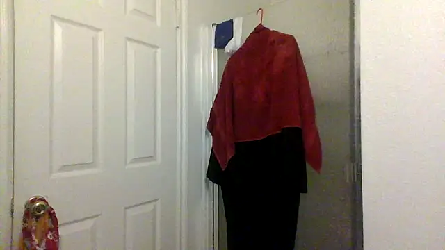 Snapshot of Tramontas chatting on 11/05/25, 07:08 Tramontas online show from 11/05/25, 07:08