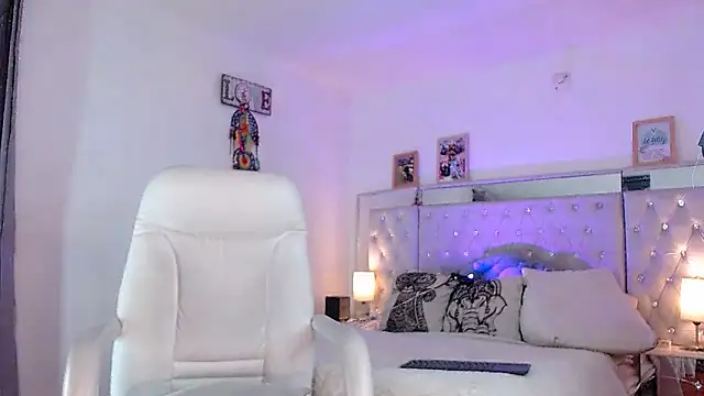 hollythomson online show from 01/14/25, 01:15