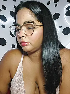 Snapshot of missmelissa_ chatting on 07/06/26, 02:19 missmelissa online show from 07/06/26, 02:19
