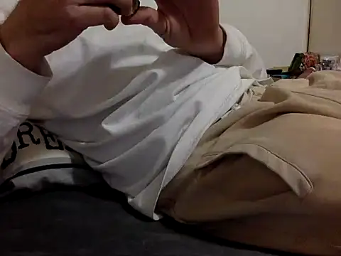 Snapshot of BADGUY2021 chatting on 01/14/26, 06:46 BADGUY2021 online show from 01/14/26, 06:46