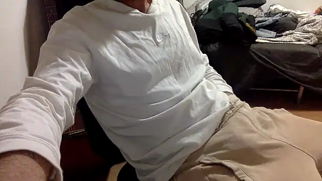 Snapshot of BADGUY2021 chatting on 01/15/26, 04:22 BADGUY2021 online show from 01/15/26, 04:22