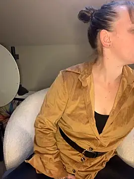 MissGirly online show from 09/30/25, 07:35