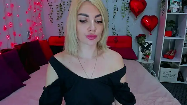 LunaBellucci online show from 04/14/26, 07:03