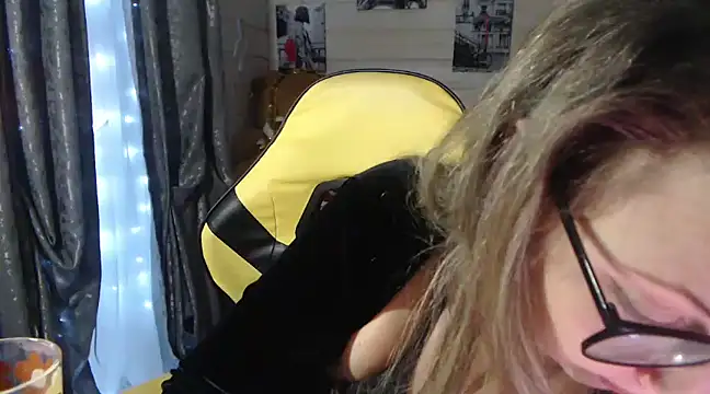 Snapshot of RubiLakros chatting on 01/22/25, 10:15 RubiLakros online show from 01/22/25, 10:15