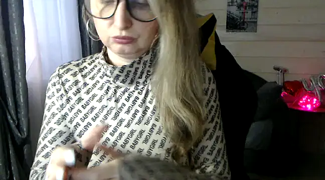 Snapshot of RubiLakros chatting on 02/10/25, 01:44 RubiLakros online show from 02/10/25, 01:44