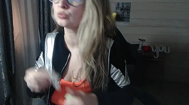 Snapshot of RubiLakros chatting on 02/28/25, 04:42 RubiLakros online show from 02/28/25, 04:42