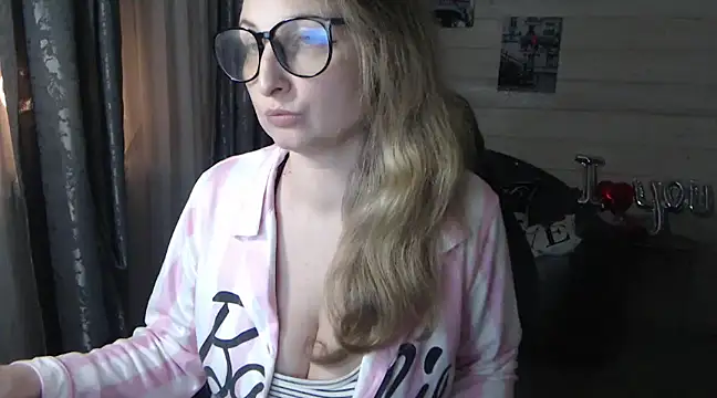 Snapshot of RubiLakros chatting on 03/05/25, 04:24 RubiLakros online show from 03/05/25, 04:24