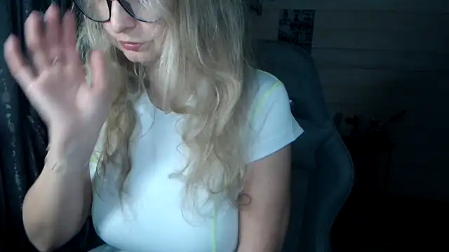 RubiLakros online show from 11/26/25, 08:10