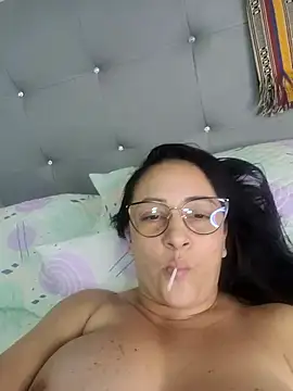 Snapshot of Ameliarizo chatting on 09/12/25, 04:34 Ameliarizo online show from 09/12/25, 04:34