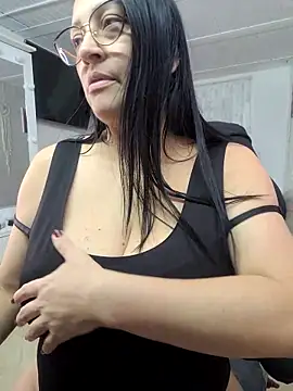 Snapshot of Ameliarizo chatting on 01/06/26, 01:53 Ameliarizo online show from 01/06/26, 01:53