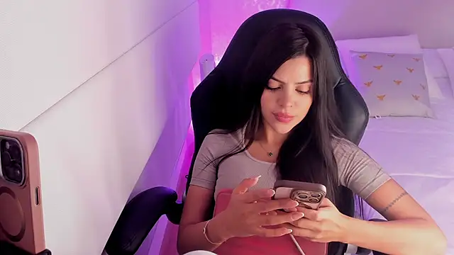 Snapshot of salome__11 chatting on 01/21/25, 05:16 salome  11 online show from 01/21/25, 05:16