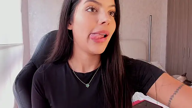 Snapshot of salome__11 chatting on 02/02/25, 07:57 salome  11 online show from 02/02/25, 07:57