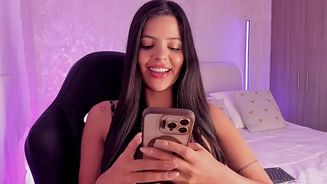 Snapshot of salome__11 chatting on 02/13/25, 04:11 salome  11 online show from 02/13/25, 04:11