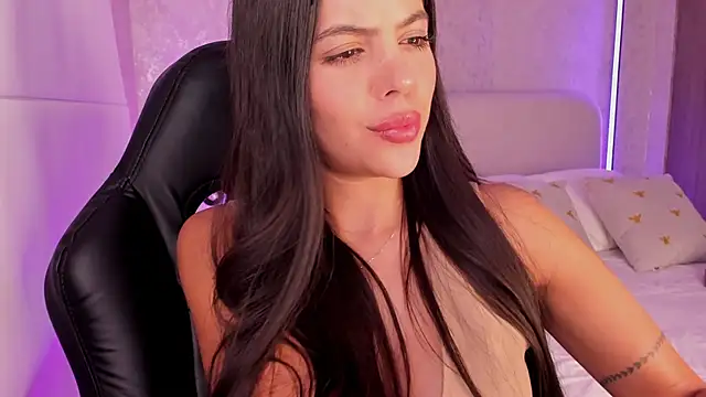 Snapshot of salome__11 chatting on 02/14/25, 06:45 salome  11 online show from 02/14/25, 06:45