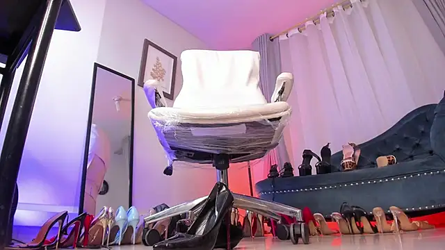 Ashley leon  online show from 01/24/25, 05:53