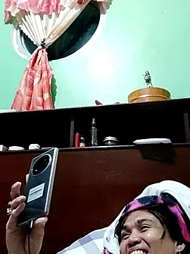 QueenSoreal online show from 11/14/25, 03:22