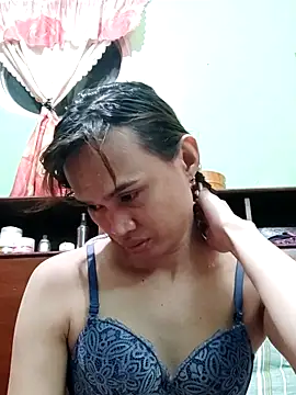 QueenSoreal online show from 12/04/25, 02:37