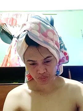 QueenSoreal online show from 12/22/25, 04:04