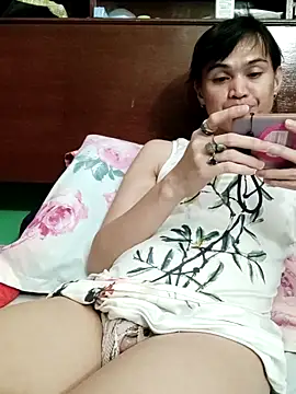 Snapshot of QueenSoreal chatting on 05/02/26, 01:49 QueenSoreal online show from 05/02/26, 01:49