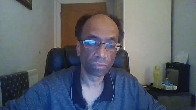 Snapshot of rauncher1 chatting on 11/22/25, 01:37 rauncher1 online show from 11/22/25, 01:37