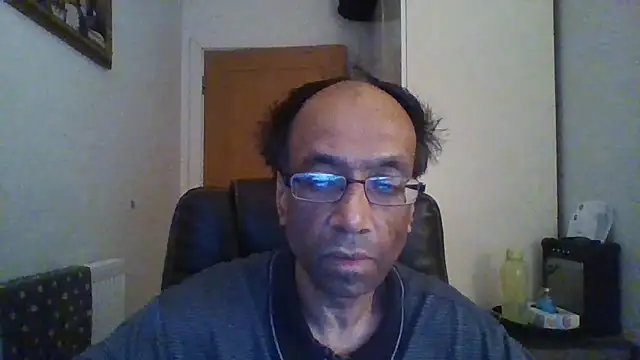 Snapshot of rauncher1 chatting on 12/01/25, 09:25 rauncher1 online show from 12/01/25, 09:25